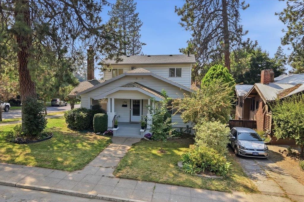 Photo of 1528 S Adams St, Spokane, WA 99203 (MLS # 202622201)