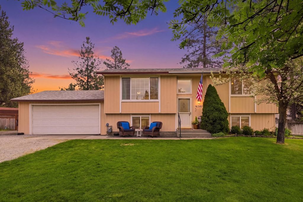 Photo of 16340 N Greenfield Ct, Nine Mile Falls, WA 99026 (MLS # 202616363)