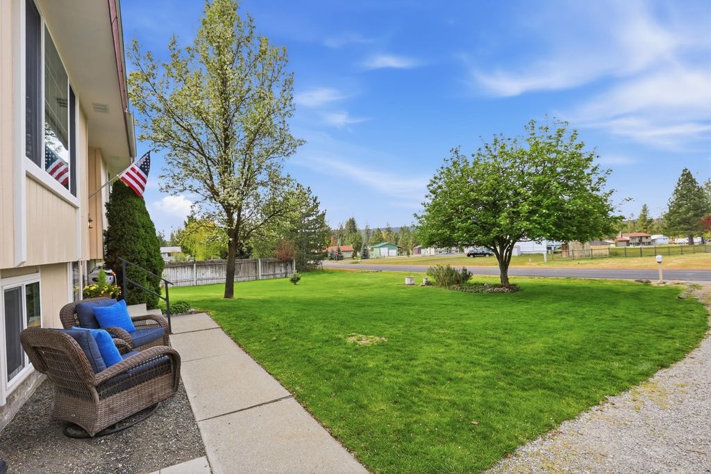 Photo of 16340 N Greenfield Ct, Nine Mile Falls, WA 99026 (MLS # 202616363)