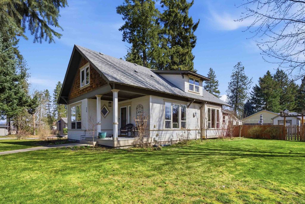 Photo of 820 N Vernon Ave, Deer Park, WA 99006 (MLS # 202614022)