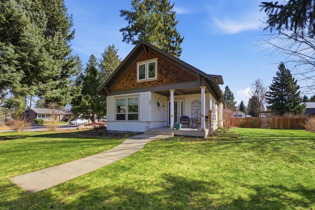Photo of 820 N Vernon Ave, Deer Park, WA 99006 (MLS # 202614022)