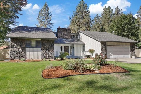 Photo of 15709 N Glencrest Ct, Spokane, WA 99208 (MLS # 202526800)