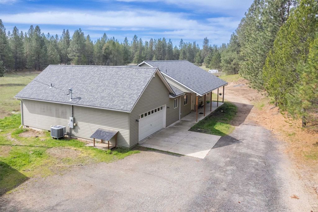 Photo of 27509 N Perry Rd, Chattaroy, WA 99003 (MLS # 202615668)