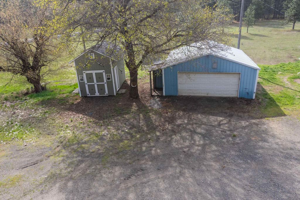 Photo of 27509 N Perry Rd, Chattaroy, WA 99003 (MLS # 202615668)