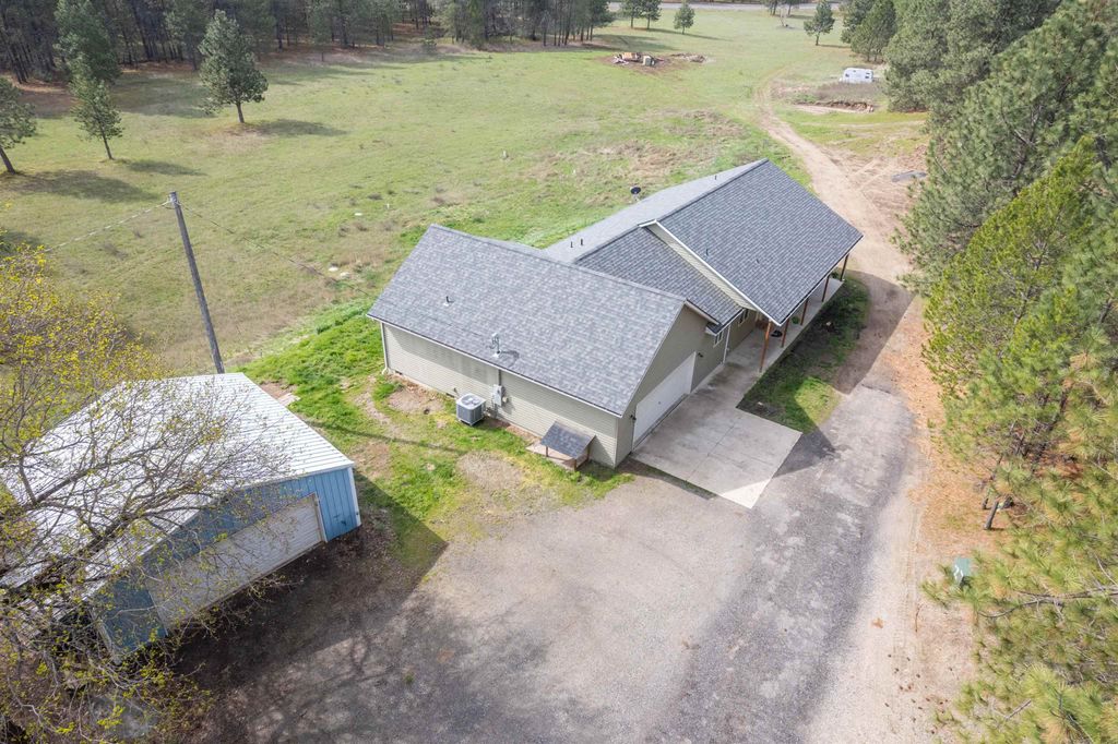 Photo of 27509 N Perry Rd, Chattaroy, WA 99003 (MLS # 202615668)