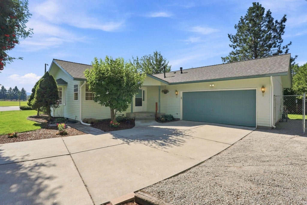 Photo of 4526 S Cook St, Spokane, WA 99223 (MLS # 202623592)