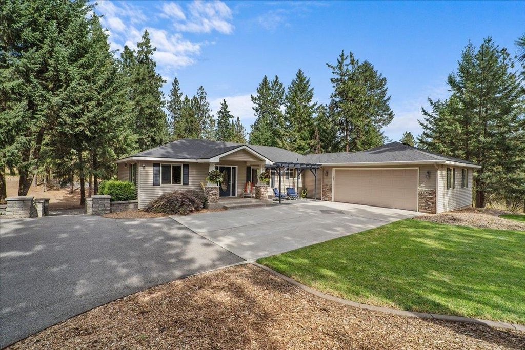 Photo of 6910 N HARVARD Rd, Newman Lake, WA 99025 (MLS # 202615813)
