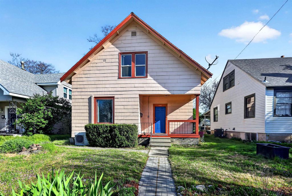 Photo of 2202 W College Ave, Spokane, WA 99201 (MLS # 202615950)