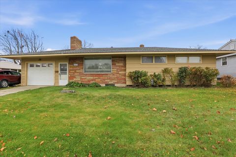 Photo of 5820 N Ash St, Spokane, WA 99205 (MLS # 202526978)