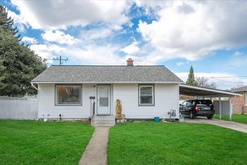 Photo of 5703 N D St, Spokane, WA 99205 (MLS # 202613365)