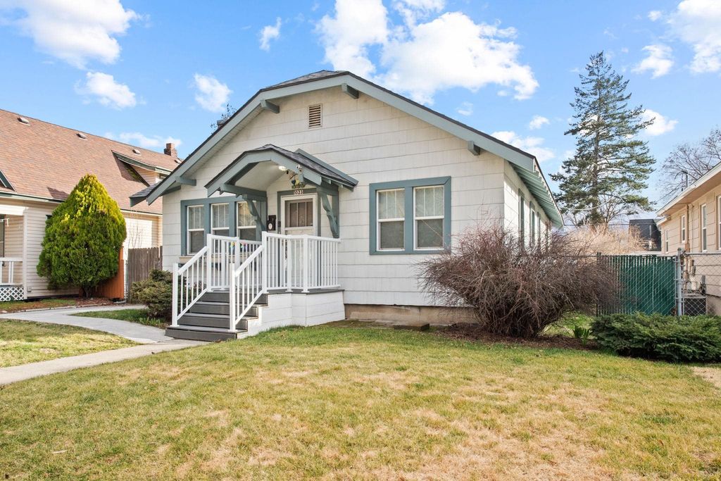 Photo of 1023 W PROVIDENCE Ave, Spokane, WA 99205 (MLS # 202619832)