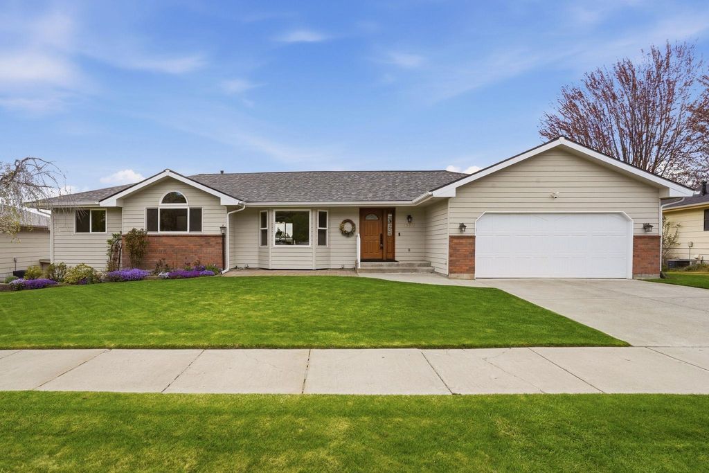 Photo of 10811 N Danbury St, Spokane, WA 99208 (MLS # 202616064)