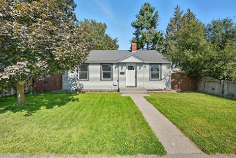 Photo of 2212 W Queen Ave, Spokane, WA 99205 (MLS # 202611040)