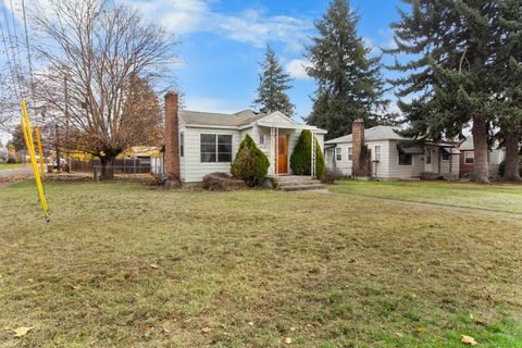 Photo of 3928 N Cedar St, Spokane, WA 99205 (MLS # 202526951)