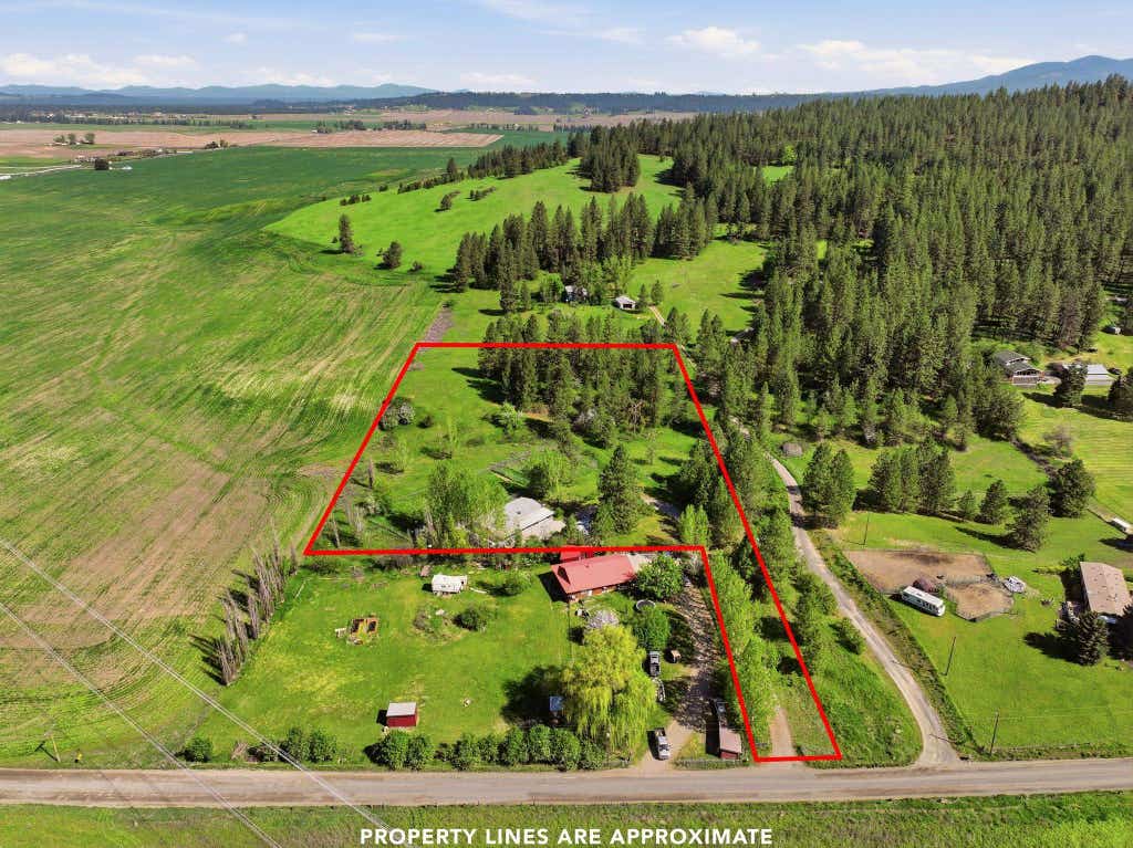 Photo of 8325 E Lindgren St, Spokane, WA 99217 (MLS # 202620279)