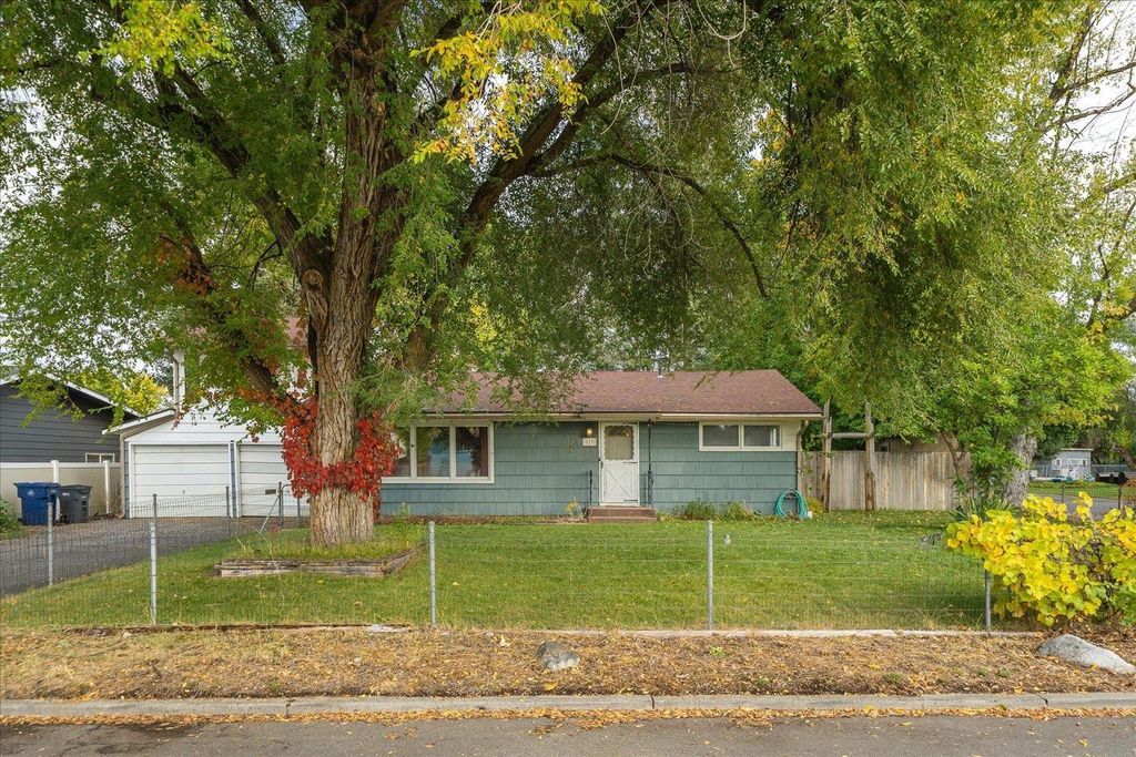 Photo of 519 S Fox Rd, Spokane Valley, WA 99206 (MLS # 202525574)