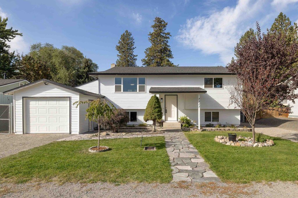 Photo of 7511 N Robin St, Newman Lake, WA 99025 (MLS # 202525426)