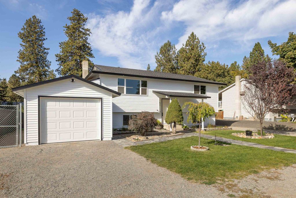 Photo of 7511 N Robin St, Newman Lake, WA 99025 (MLS # 202525426)