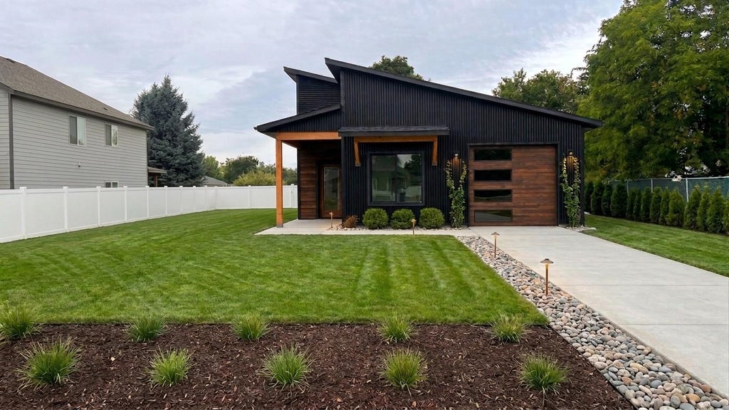 Photo of 616 S Robie Ln, Spokane Valley, WA 99206 (MLS # 202624096)