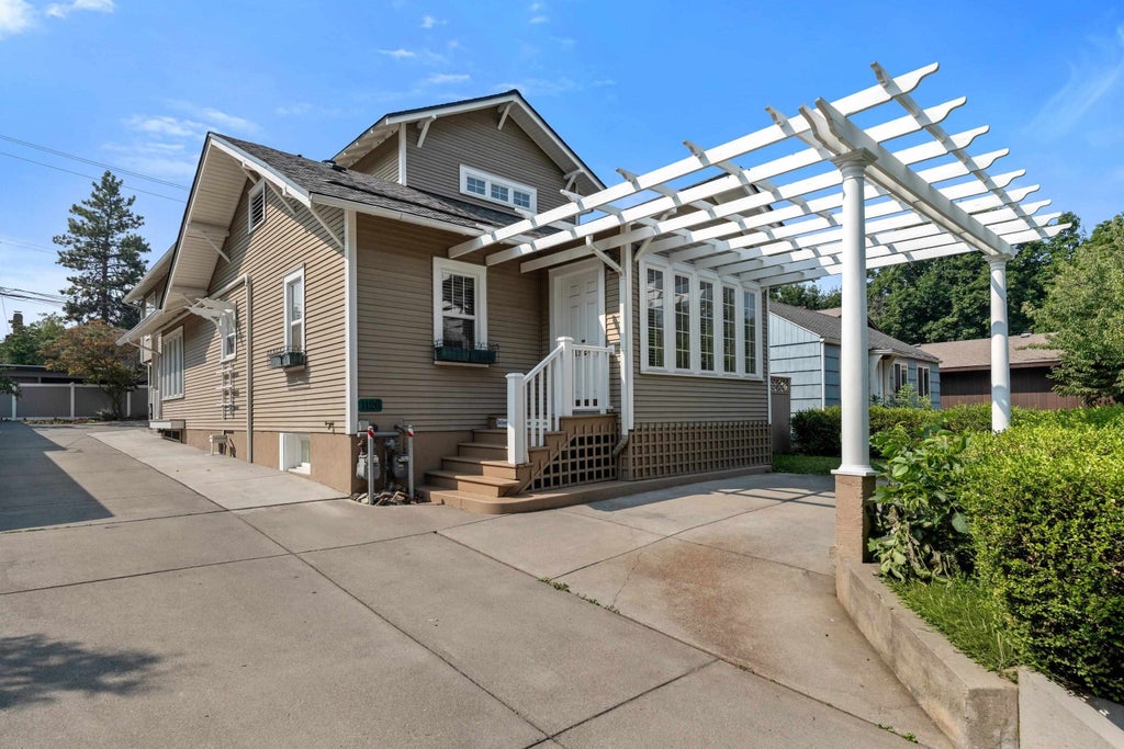 Photo of 1128 E 29th Ave Ave, Spokane, WA 99203 (MLS # 202625668)