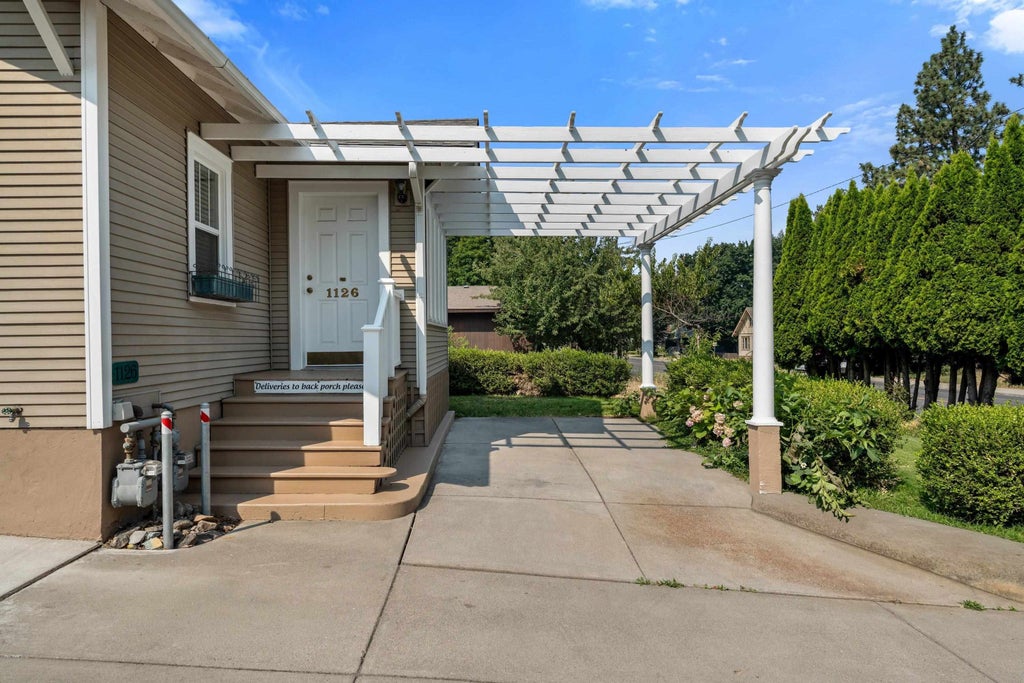 Photo of 1128 E 29th Ave Ave, Spokane, WA 99203 (MLS # 202625668)