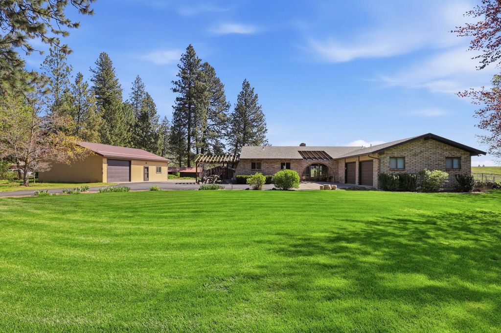 Photo of 7905 S Ramona Rd, Spokane, WA 99224 (MLS # 202616328)