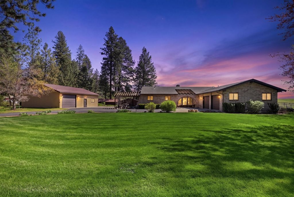 Photo of 7905 S Ramona Rd, Spokane, WA 99224 (MLS # 202616328)
