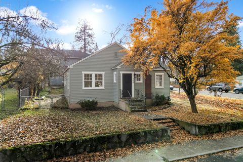 Photo of 106 E 29th Ave, Spokane, WA 99203 (MLS # 202526967)