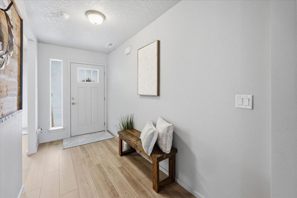 Photo of 422 N Arc Ct, Spokane Valley, WA 99016 (MLS # 202615913)