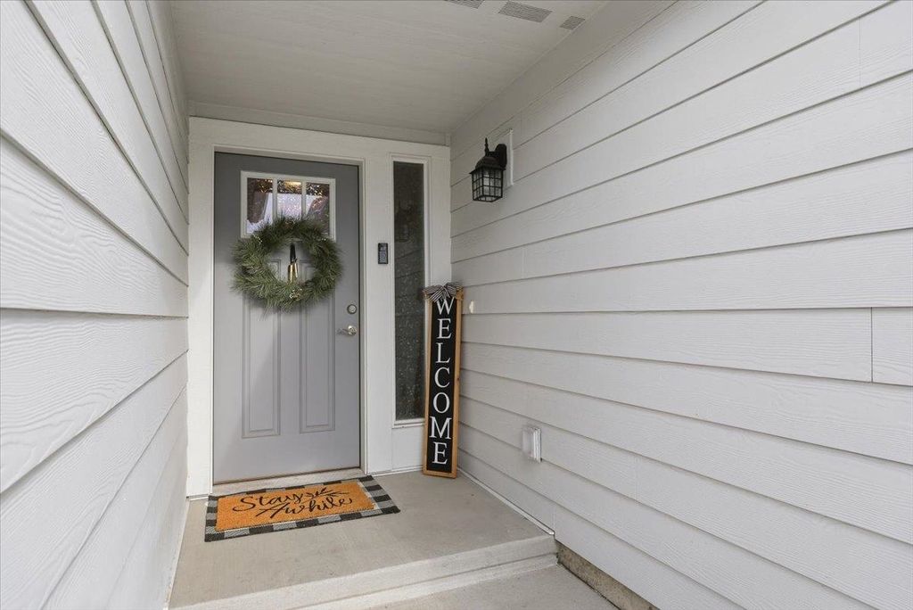 Photo of 422 N Arc Ct, Spokane Valley, WA 99016 (MLS # 202615913)