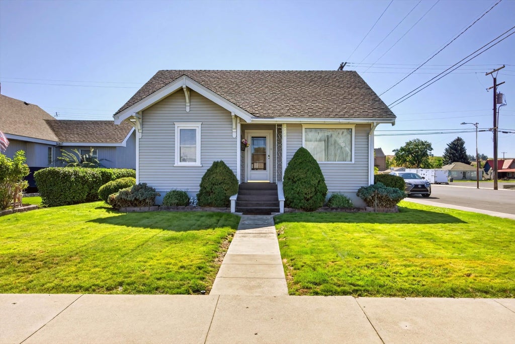 Photo of 102 E 1st Ave, Odessa, WA 99159 (MLS # 202624458)
