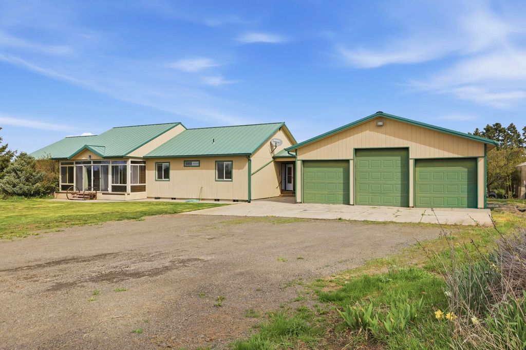 Photo of 17543 S Smythe Rd, Spokane, WA 99224 (MLS # 202615968)