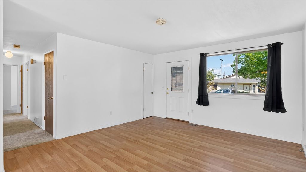 Photo of 5012 E Commerce Ave, Spokane, WA 99206 (MLS # 202616444)
