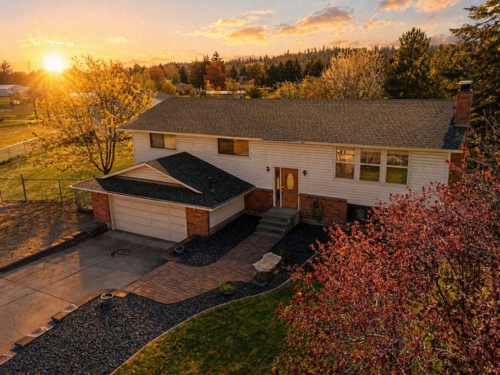 Photo of 1217 S Pioneer Ct, Spokane Valley, WA 99037 (MLS # 202616182)