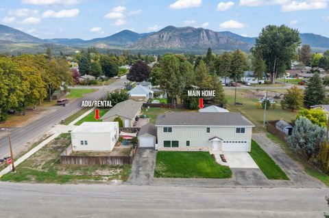 Photo of 101/915 W West/ Main Ave, Chewelah, WA 99109 (MLS # 202525354)