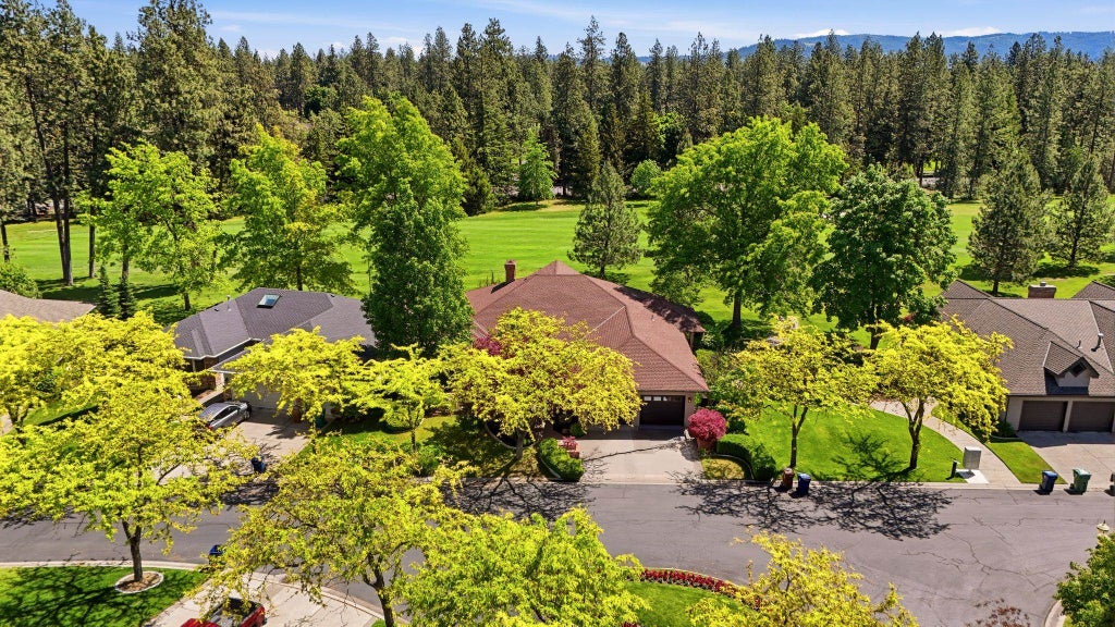 Photo of 5019 S St Andrews Ln, Spokane, WA 99223 (MLS # 202625409)