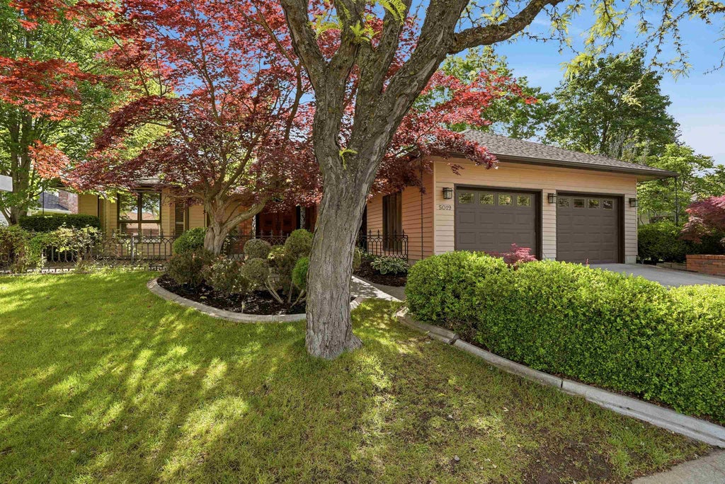 Photo of 5019 S St Andrews Ln, Spokane, WA 99223 (MLS # 202625409)