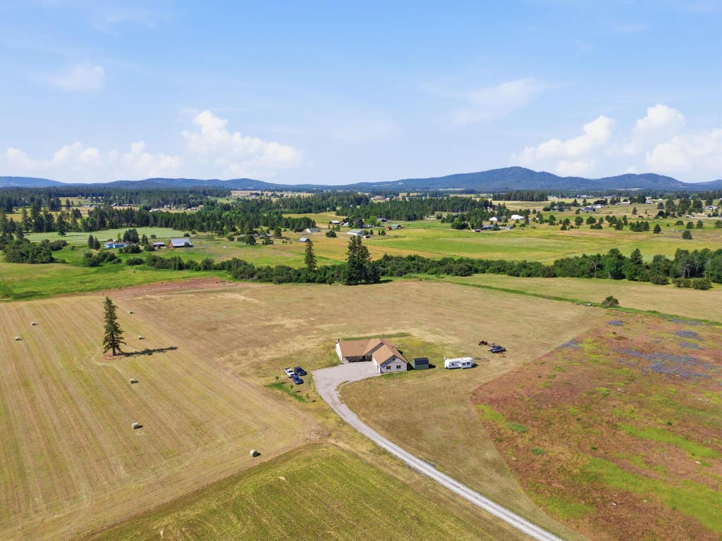 Photo of 6621 W Herman Rd, Deer Park, WA 99006 (MLS # 202619954)