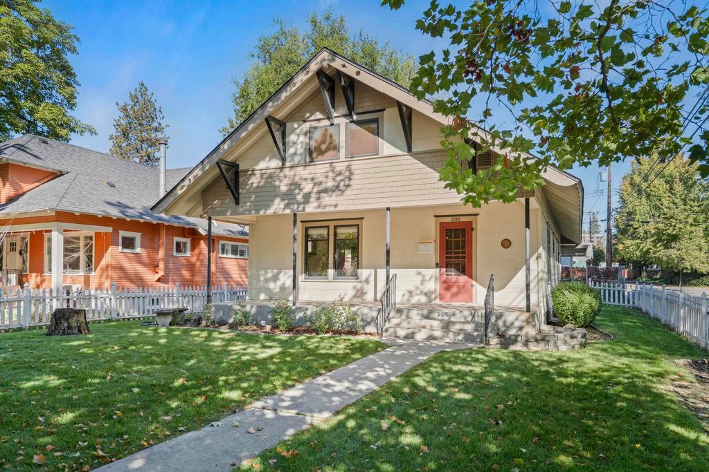 Photo of 206 W Waverly Pl, Spokane, WA 99205 (MLS # 202525538)