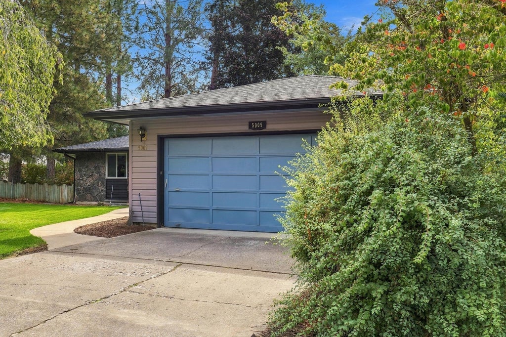 Photo of 5009 W Navaho Ave, Spokane, WA 99208 (MLS # 202624410)