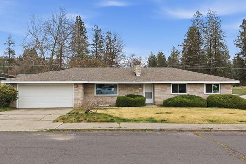 Photo of 7106 N Valerie St, Spokane, WA 99205 (MLS # 202614764)