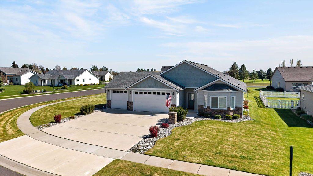 Photo of 1432 E Sawgrass Ln, Deer Park, WA 99006 (MLS # 202616554)