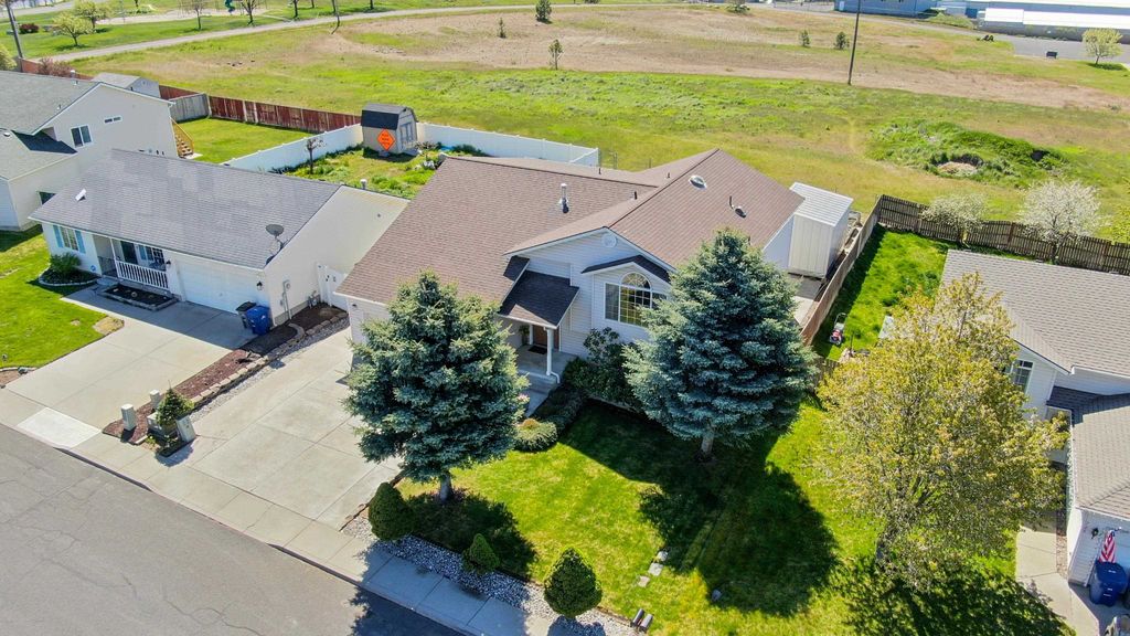 Photo of 730 E Kathy Lee Ave, Medical Lake, WA 99022 (MLS # 202616505)