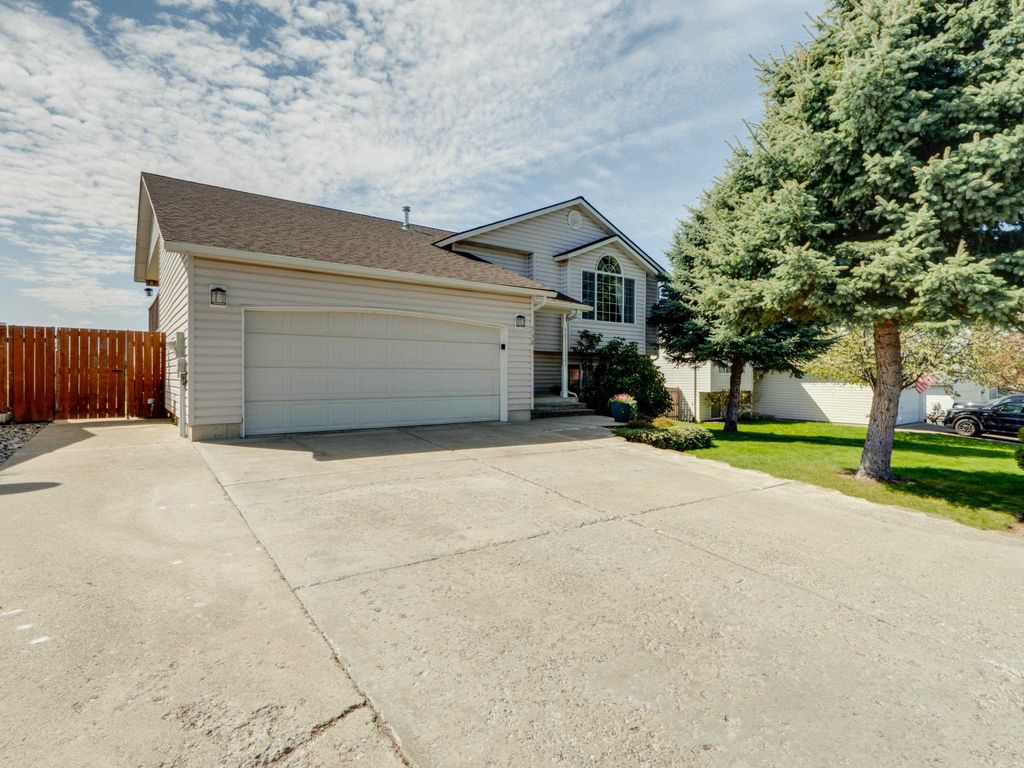Photo of 730 E Kathy Lee Ave, Medical Lake, WA 99022 (MLS # 202616505)