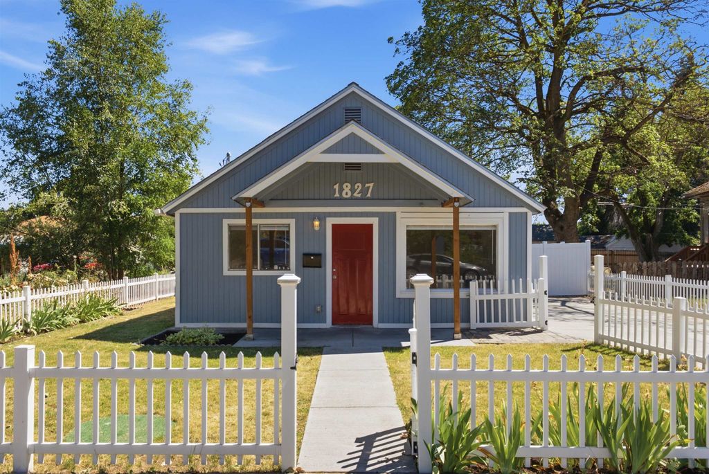 Photo of 1827 W College Ave, Spokane, WA 99201 (MLS # 202619792)