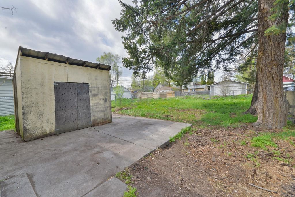 Photo of 1823 E 5th Ave, Spokane, WA 99202 (MLS # 202616139)