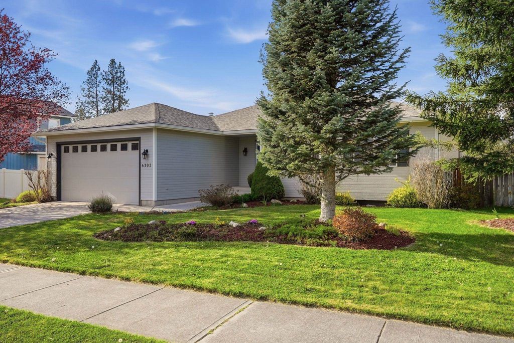 Photo of 6302 W Selkirk Ave, Spokane, WA 99208 (MLS # 202616400)