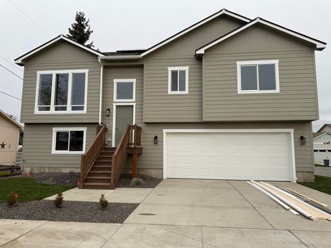 Photo of 18515 E Indiana Ave, Spokane Valley, WA 99216 (MLS # 202527470)