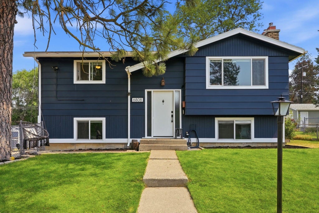 Photo of 6808 N Calispel St, Spokane, WA 99208 (MLS # 202621454)