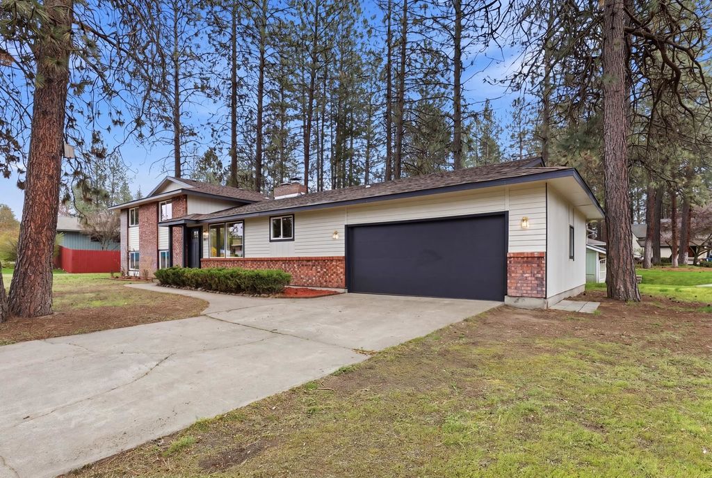 Photo of 5611 W Lowell Ave, Spokane, WA 99208 (MLS # 202615661)